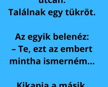 Két rendőr sétál az utcán.