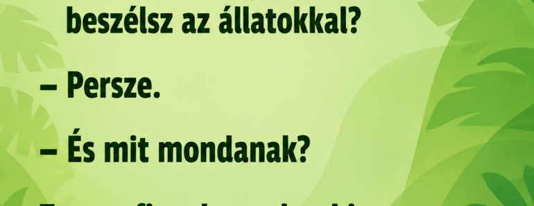 Tarzan ül a dzsungelben egy fán.